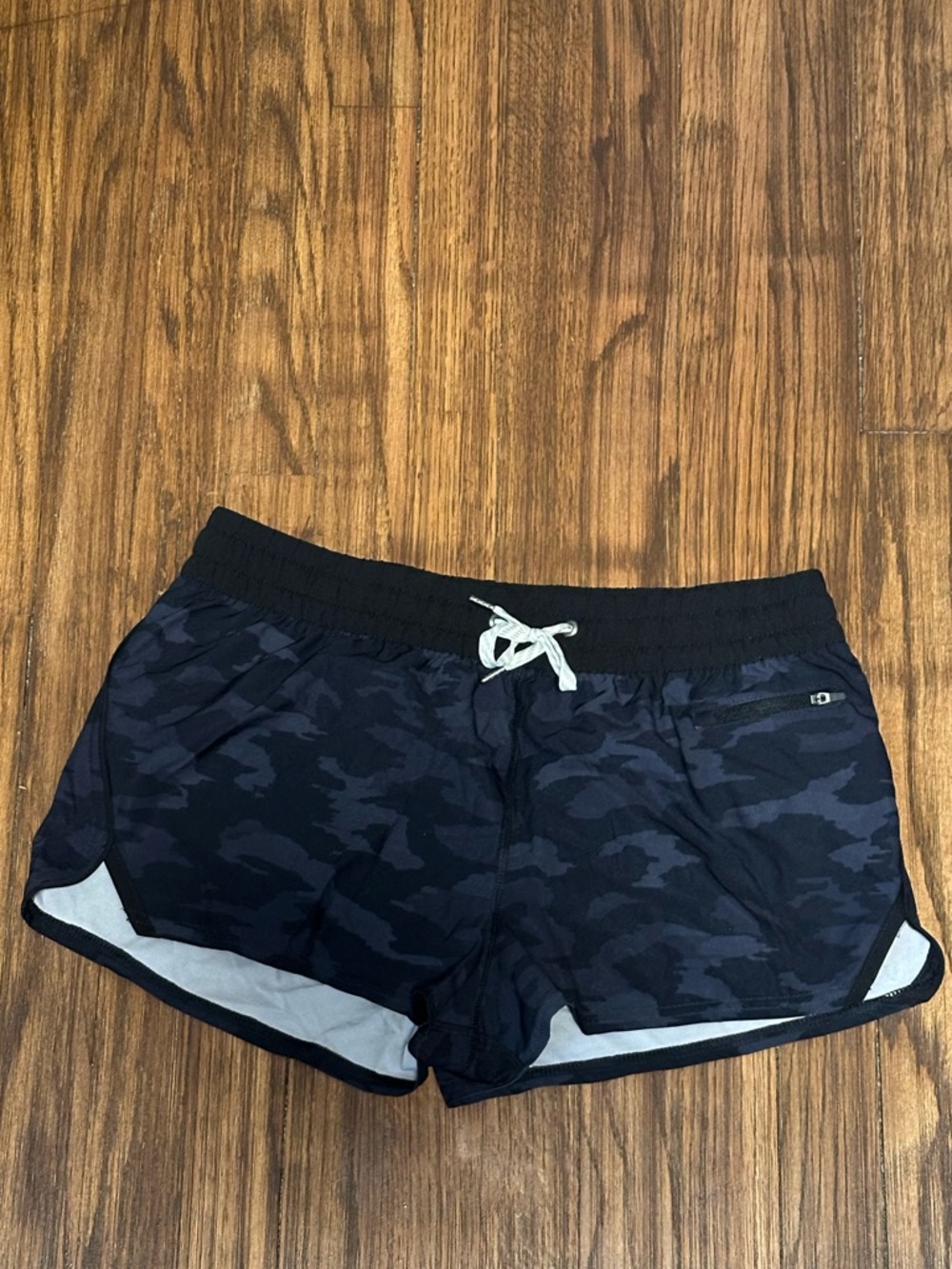 NWOT - Vuori Women's Clementine Camo Athletic Shorts